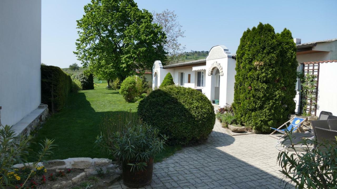 Gaestehaus Fischbach Jois Exteriör bild