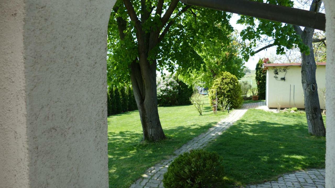 Gaestehaus Fischbach Jois Exteriör bild